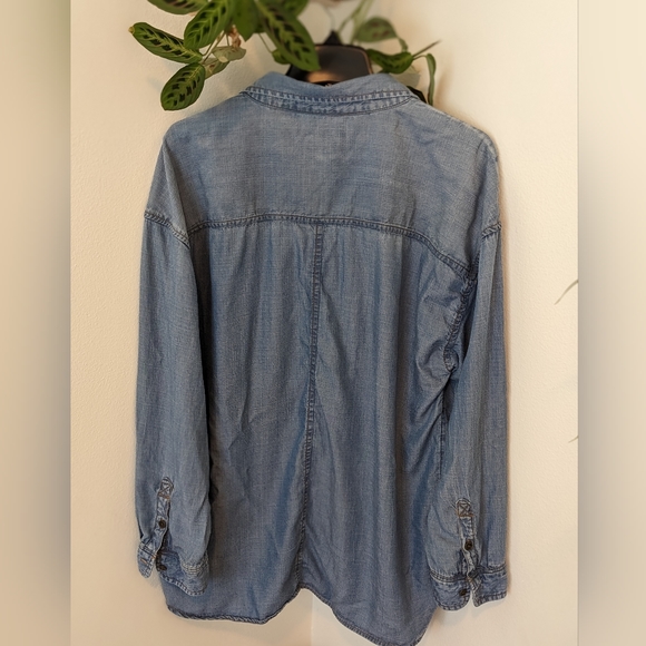 American Eagle Outfitters Oversized Button Down Shirt - Picture 2 of 5